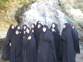 برگزاری اردوی فرهنگی – تفریحی مدرسه علمیه نرجسیه(س) ممسنی در منطقه بوان